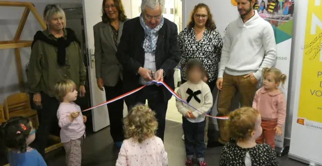 photo  les élus et le personnel de la maison de la petite enfance de mortagne-au-perche ont inauguré la nouvelle cuisine.  &copy;  ouest france 