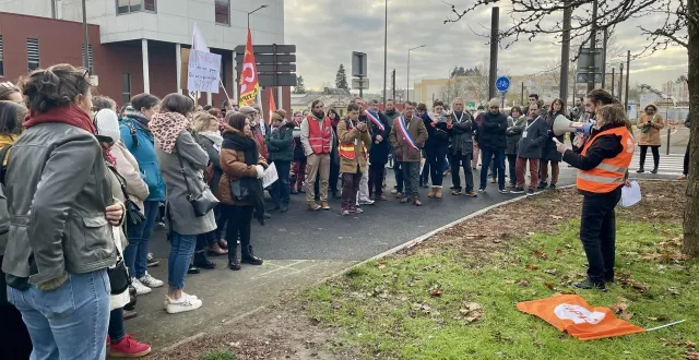 photo  en décembre 2024 déjà, les missions locales de la sarthe étaient mobilisées pour protester contre la décision de la région pays de la loire de supprimer toutes leurs subventions.  &copy;  archives ouest-france 
