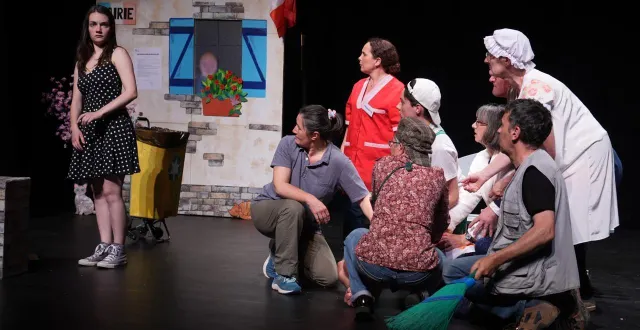 photo  dix habitants, tous convaincus d’être le parfait candidat pour le fauteuil de maire.  &copy;  vision o’tentik – évelyne ménard 