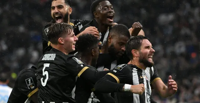 photo  les angevins célèbrent l’égalisation de camara en fin de rencontre à marseille.  &copy;  afp 