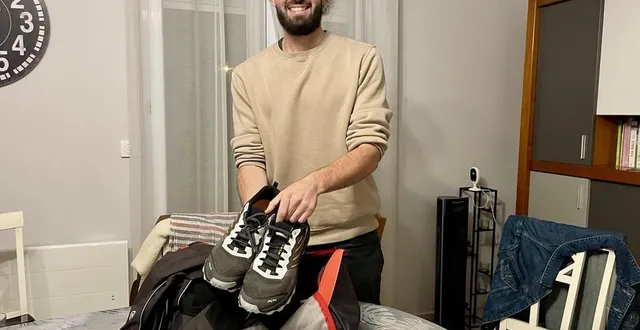 photo  val-du-layon, 29 octobre 2025. dans le pavillon familial à saint-lambert-du-lattay, pierre langlais a minutieusement préparé son sac de sport. il formera, ce samedi 1er novembre sur la ligne de départ du premier trail de l’anjou, un duo symbolique avec le chirurgien qui l’a opéré en octobre 2024.  &copy;  co - anthony pasco 