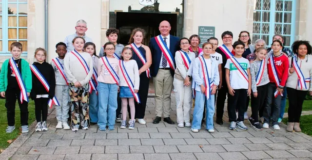 photo  majoritairement féminin, le conseil municipal des jeunes démarre son mandat avec enthousiasme et une belle cohésion.  &copy;  le maine libre 