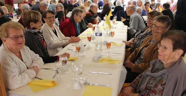 photo  convivialité et bonne humeur sont au programme.  &copy;  archives le maine libre 