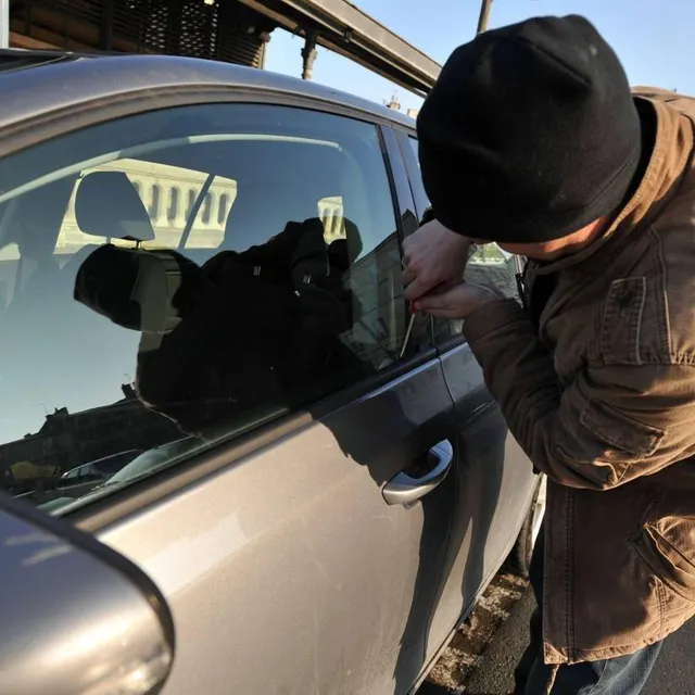 photo des malfaiteurs subtilisent des effets personnels pendant que les proches visitent les cimetières à la toussaint (photo d’illustration).  ©  archives co