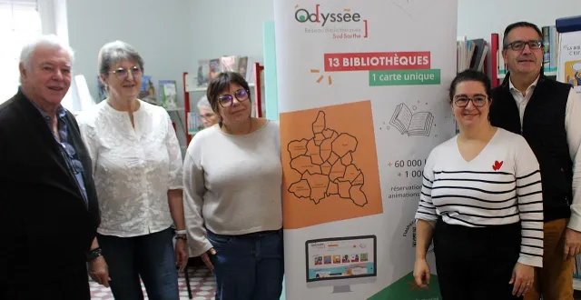 photo  de gauche à droite, yves le bouffan, maire de coulongé, marie hélène adam, référente bibliothèque de coulongé, emmanuella martinez, chargée de communication sud sarthe, camille besnard, référente réseau odyssée, et françois boussard, président de la communauté de communes sud sarthe.   &copy;  le maine libre 