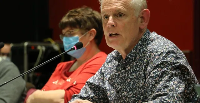 photo  le maire d’allones gilles leproust (pcf) et président de l’association des maires ville & banlieue de france, clame son inquiétude devant le plf 2026.  &copy;  archives ouest-france 