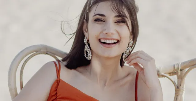 photo  elisa ezzedine (camille) quitte « demain nous appartient » sur tf1, ce vendredi 31 octobre 2025.  &copy;  tf1 