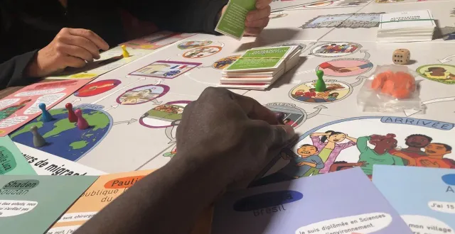 photo  lundi 1er décembre 2025, au bar barikade à alençon, une soirée jeux de société est organisée par les bénévoles de la cimade, dans le cadre du festival migrant’scène.  &copy;  la cimade 