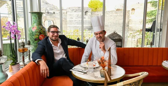 photo  angers, le 30 octobre 2025. le directeur de l’arche et de la crypte stéphane gareau (à gauche) avec le chef tony guilloux.  &copy;  co - josselin clair 