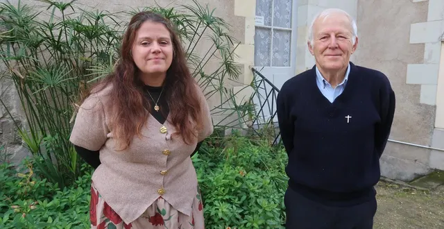 photo  beaufort, le 28 octobre 2025. mylène pitault est depuis un an coordinatrice des équipes qui accompagnent les familles en deuil, au sein du pôle d'animation missionnaire du baugeois-vallée. elle est ici aux côtés de l'abbé loïc bruneau.  &copy;  co - agathe le nueff 