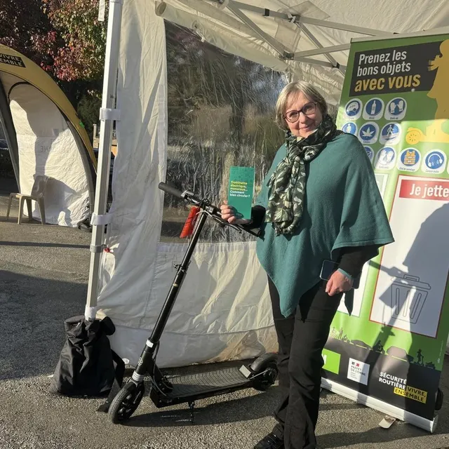 photo sophie madec, coordinatrice à la sécurité routière de l’orne, appelle à bien s’équiper la nuit pour les usagers de la trottinette.  ©  ouest-france