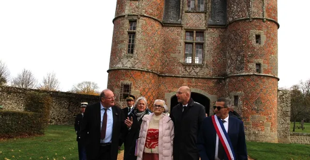 photo  la rencontre des ministres avec les élus de l’orne s’est déroulée au château de carrouges.  &copy;  ouest-france 