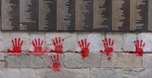 photo  des mains rouges avaient été taguées en mai 2024 sur le mémorial de la shoah à paris.  &copy;  antonin utz / archives afp 