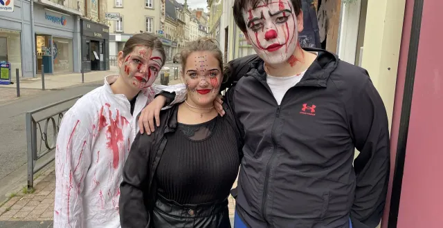 photo  lindsey, 14 ans, lola, 16 ans, et ryan, 18 ans, ont fait une bonne récolte de bonbons dans les rues d’argentan vendredi 31 octobre 2025.  &copy;  ouest-france 
