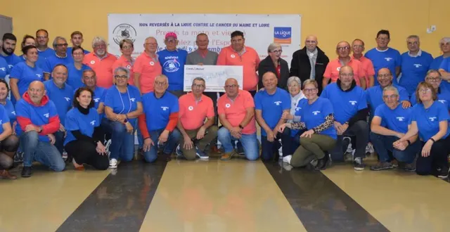 photo  bénévoles, responsables et élus se sont retrouvés pour la soirée de remise du chèque.  &copy;  ouest-france 