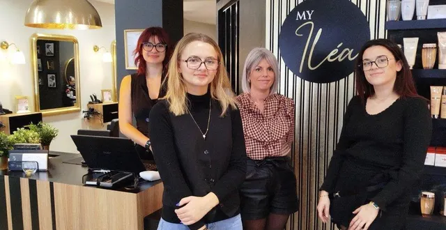 photo  de gauche à droite, le personnel du salon my iléa, à chalonnes : astrid, romane, carine monnier, la propriétaire, et flavy, la manager à chalonnes. absente, anaëlle en formation à la chambre de commerce et d’industrie.  &copy;  ouest-france 