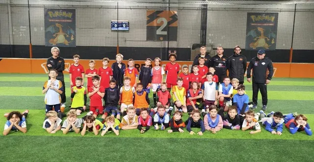 photo  un tournoi de foot en salle a clôturé le stage.  &copy;  le maine libre 