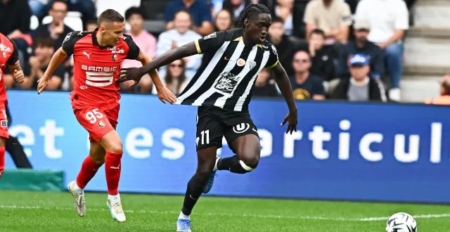 photo  sidiki chérif est l’homme en forme du sco, ces derniers temps.  &copy;  franck dubray / ouest france 