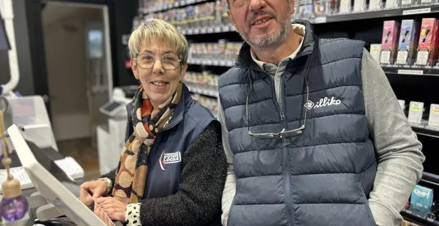 photo  céline et bertrand matula ont repris le tabac presse à marolles-les-braults.  &copy;  le maine libre 