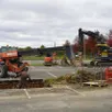 photo les travaux ont déjà commencé sur le parking de l’espace longuenée. l’entreprise de maçonnerie cocault réalise les fondations qui recevront les charpentes métalliques de l’ombrière.