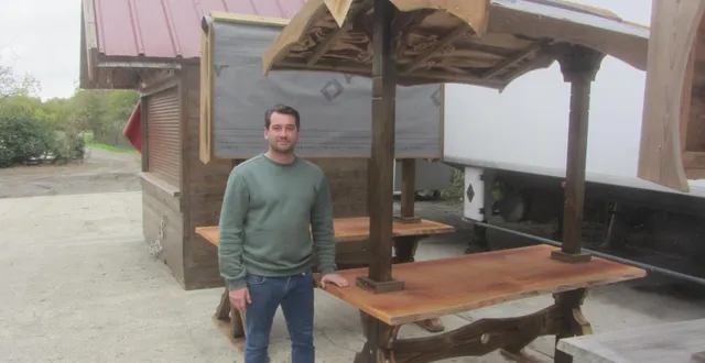 photo  youri de meulemester devant un exemplaire de structure mange debout destinée aux personnes à mobilité réduite et conçue par son entreprise my events, à bécon-les-granits.  &copy;  ouest-france 
