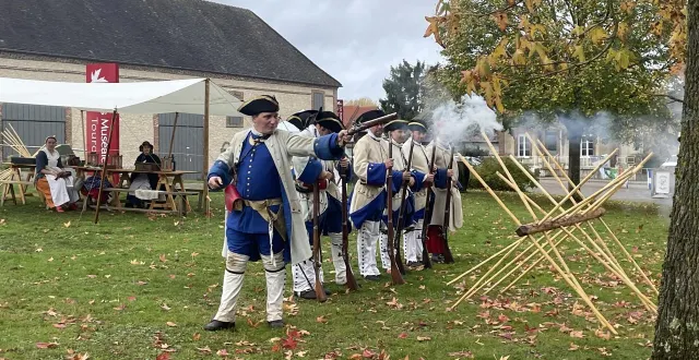 photo  les soldats du lys sous l’érable proposent plusieurs reconstitutions, parmi lesquelles des combats et des tirs au fusil, mais toujours à blanc.  &copy;  ouest-france 