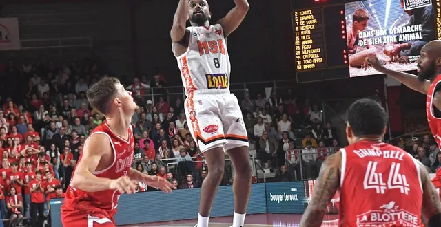 photo  johnny berhanemeskel et le msb s’imposent sur le parquet de cholet.  &copy;  photo courrier de l’ouest - etienne lizambard 