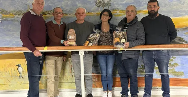 photo  les lauréats du challenge (à gauche le président christian perrinelle).  &copy;  co 