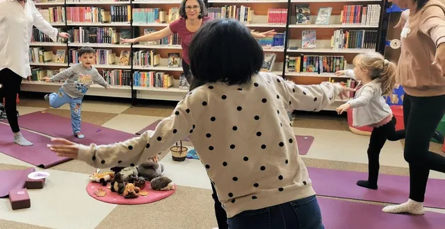 photo  le yoga conte est de plus en plus prisé du public à la médiathèque simone-de-beauvoir d’arnage.  &copy;  le maine libre. 