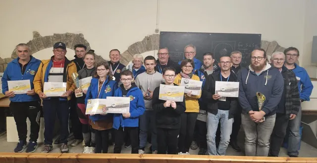 photo  les licenciés de l’association de tir sportif maine saosnois ont reçu leurs récompenses à l’issue de l'assemblée générale.  &copy;  le maine libre 