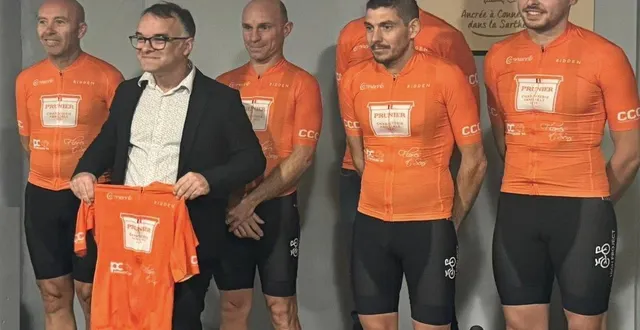 photo  des nouvelles recrues ont reçu une tenue pour cette saison.  &copy;  club cycliste de connerré 