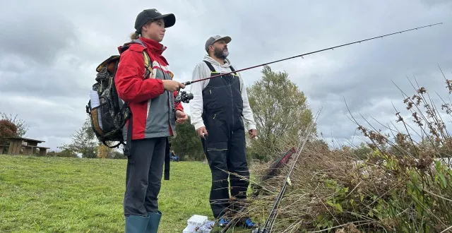 photo  calie, 12 ans, jeune passionnée de pêche.  &copy;  le maine libre 