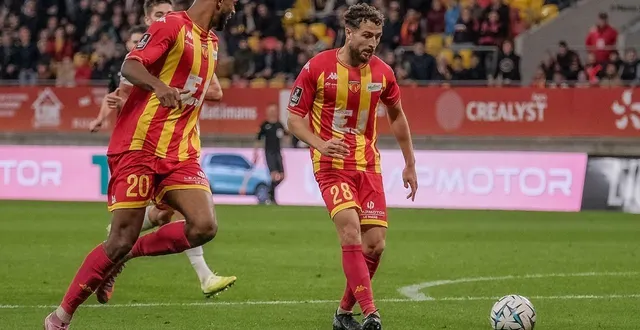 photo  erwan colas décale william harhouz lors de la victoire mancelle face à nancy, le 31 octobre 2025.  &copy;  simon torlotin / ouest-france 