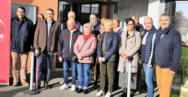 photo  élus, partenaires et membres du club ont inauguré les nouveaux locaux de tennis après sept mois de travaux.  &copy;  le maine libre 