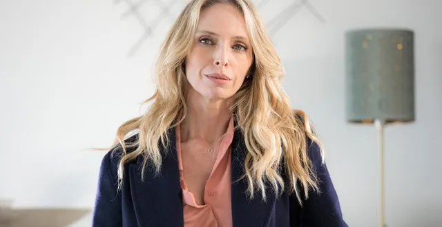 photo  tonya kinzinger jour le dr janet lewis-becker dans la série « un si grand soleil » depuis 2019.  &copy;  © fabien malot/ ftv 