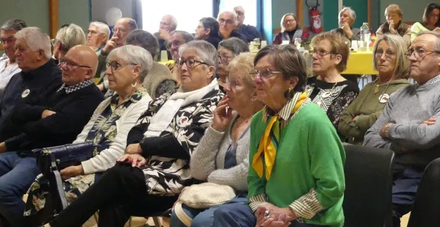 photo  quarante-cinq personnes étaient rassemblées pour fêter une amitié de 40 ans.  &copy;  le maine libre 