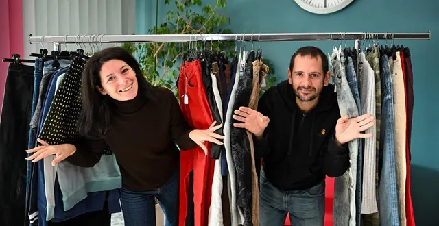 photo  angers, le 27 octobre 2025. mélanie dedieu et eric mérand sont à la tête de la friperie zacco, « occase » à l’envers.  &copy;  co - josselin clair 