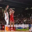 photo nathan de sousa, qui shoote ici devant shannon bogues, fait une très belle saison. mais samedi, il a raté son money-time.
