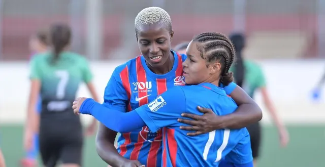 photo  lisa bugna et korka fall, bras dessus, bras dessous.  &copy;  guillaume marie 