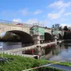 photo  le chantier de l’installation de deux passerelles aux abords du pont de noyen-sur-sarthe se poursuit. 