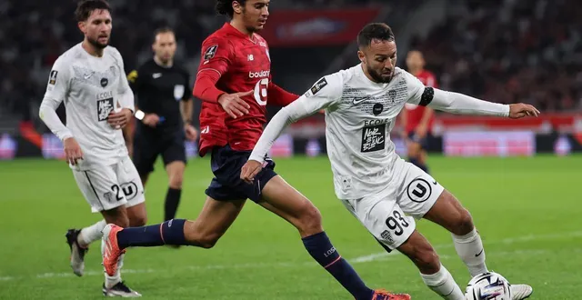 photo  haris belkebla et les angevins ont tenu tête aux lillois d’ayyoub bouaddi.  &copy;  afp 