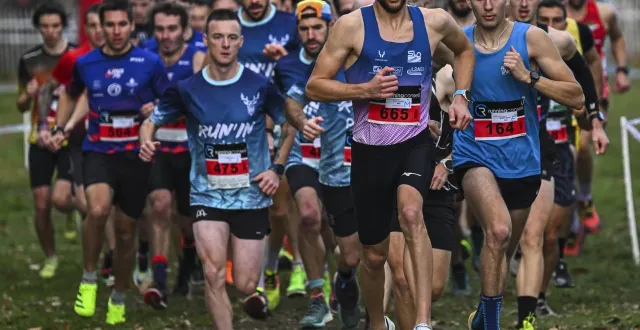 photo  le peloton s’est rapidement délité dans la course principale de la journée, charlelie april (n° 665) prenant les devants.  &copy;  le maine libre - denis lambert 