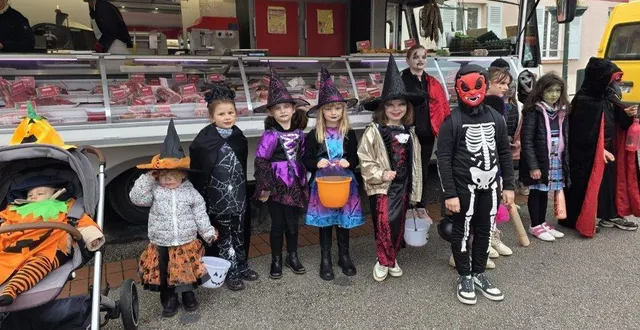 photo  sorcières et diablotins sur le marché.  &copy;  ouest-france 
