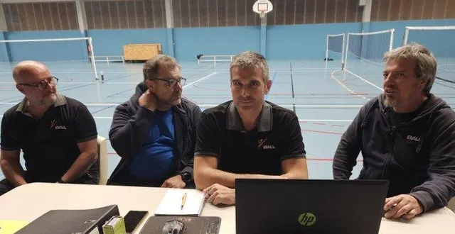 photo  le bureau du badminton association loisir longuenée.  &copy;  ouest-france 