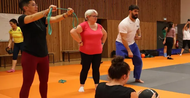 photo  une séance de taïso, animée par amaury vrignaud, au dojo de changé.  &copy;  ouest-france 