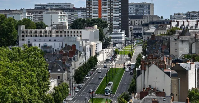 photo  angers. la cité du roi rené est la deuxième ville de france parmi les cinquante villes les plus peuplées où la taxe foncière est la plus élevée.  &copy;  photo co - laurent combet 