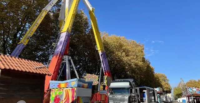 photo  les manèges s’installent sur la place rochefoucauld à angers  &copy;  co - anthony pasco 
