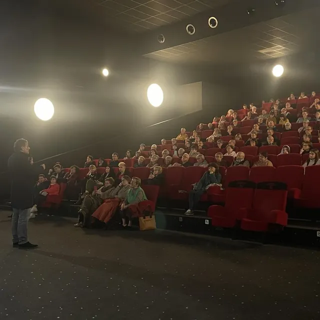 photo dans le public, les questions vont bon train, tant sur la place de l’humour que le choix des musiques.  ©  ouest-france