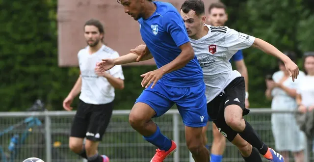 photo  sous les yeux de willy jenot (au fond, en arrière-plan), nouveau leader du classement des étoiles, le niortais keyan grondin se replace.  &copy;  co - marie delage 