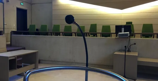 photo  à trangé, dans la sarthe, un couvreur était décédé après avoir chuté d’une échelle sur un chantier en 2019. deux sociétés et un homme étaient présentés, ce lundi 3 novembre 2025, devant le tribunal correctionnel du mans.  &copy;  ouest-france 